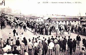 1042- Alger - Goumiers revenant du Maroc